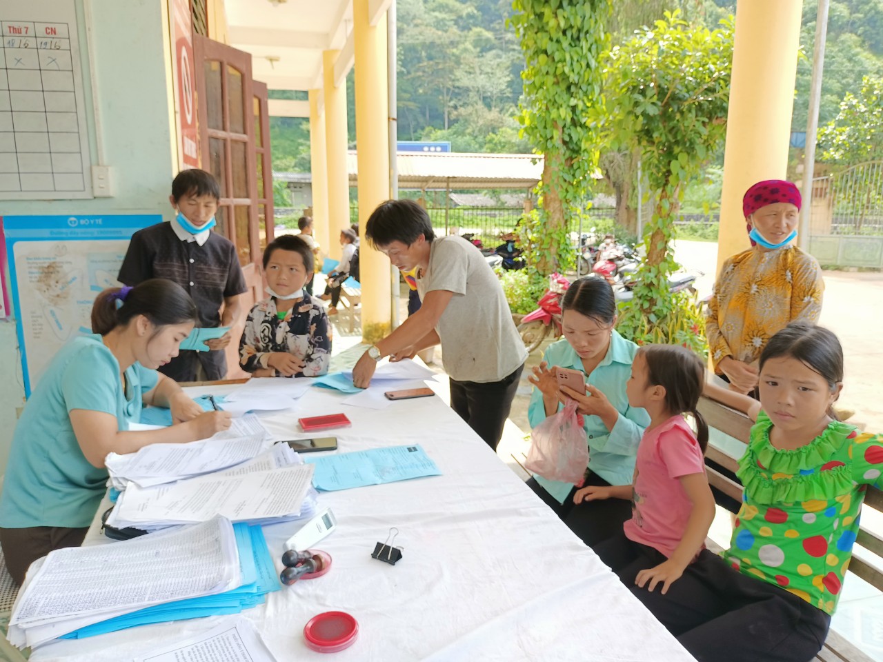 Trạm y tế xã Minh Sơn triển khai tiêm vắc xin Covid-19