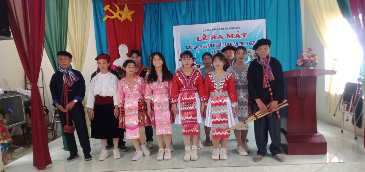 Lễ ra mắt câu lạc bộ Văn nghệ dân gian thôn Kẹp B, xã Minh Sơn.